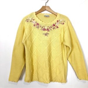Vintage soft yellow diamond knit sweater floral cottagecore crew neck scalloped